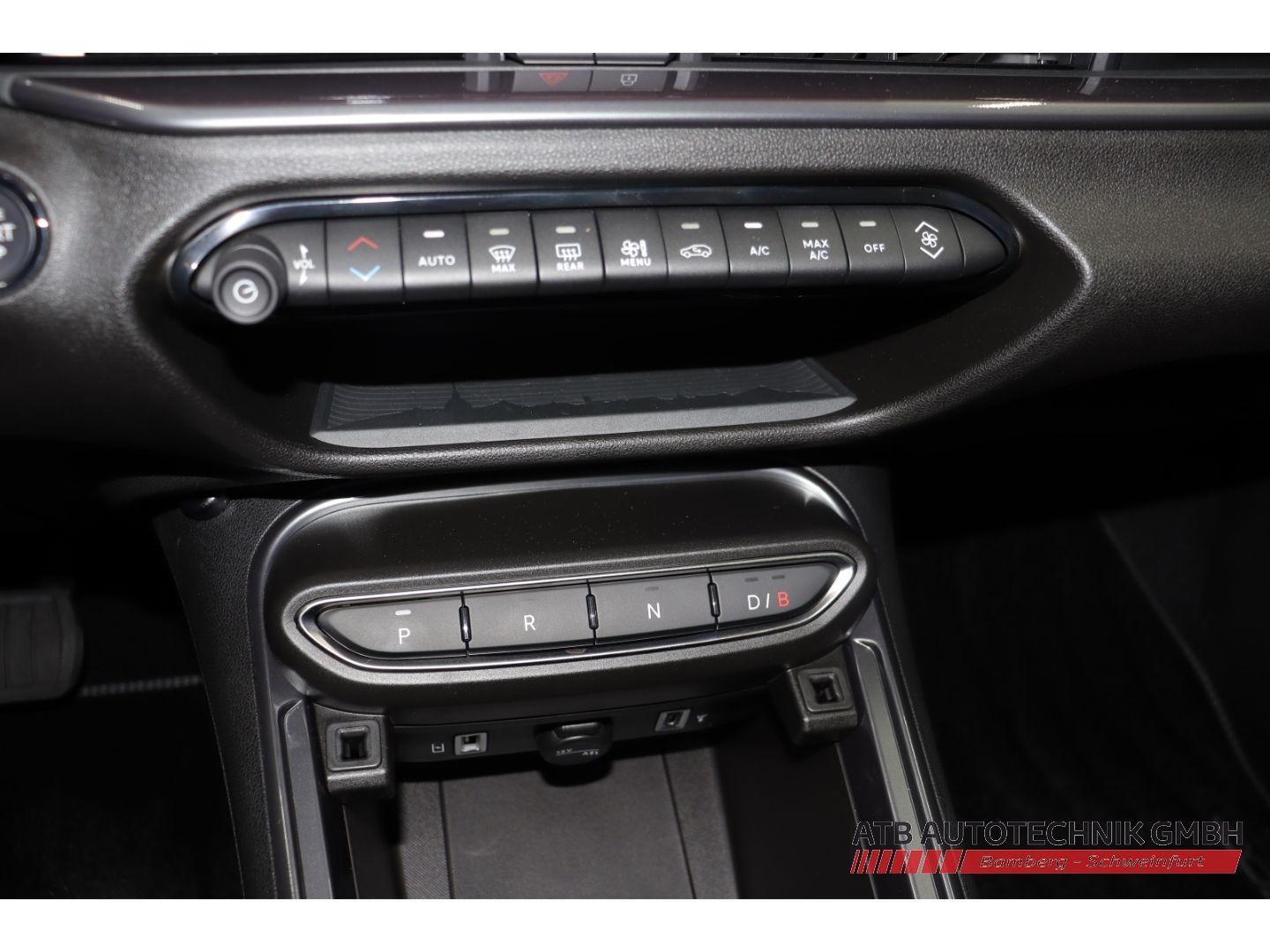 Fahrzeugabbildung Fiat 600e 54kWh Red SOH 97,1% LED Apple CarPlay Klima