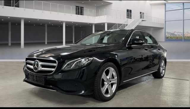 MERCEDES-BENZ E 350d W.SCREEN/PANO/360 KAMERA/KEYLESS/VOLL