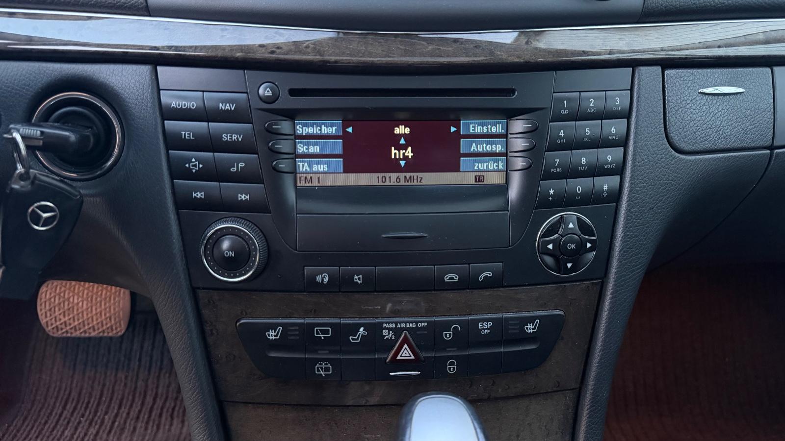 Mercedes-Benz E280 2005 — photo 26