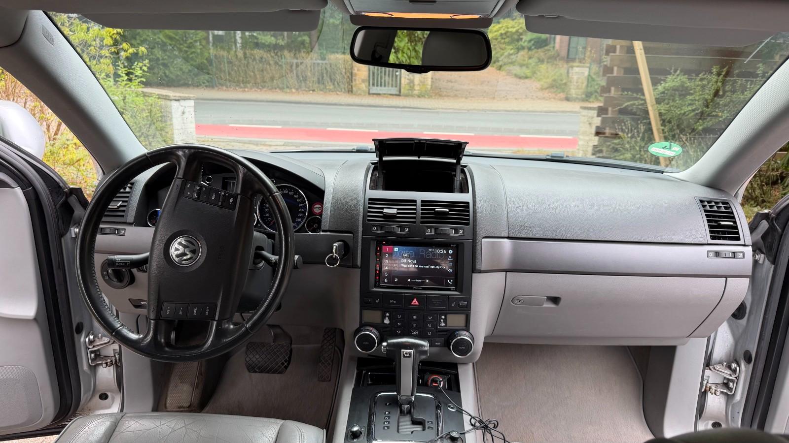 Volkswagen Touareg 2006 — photo 13