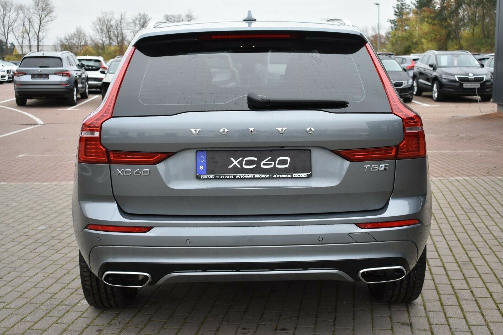 Fahrzeugabbildung Volvo XC60 T8 Twin Eng* R-Design Luft*ACC*AHK*AWD*STHZ