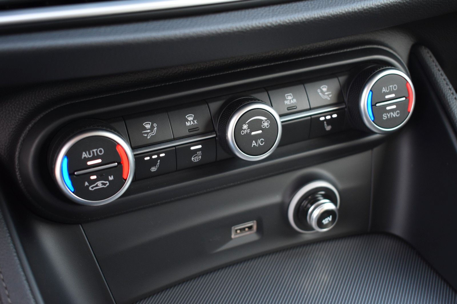 Fahrzeugabbildung Alfa Romeo Stelvio Super Q4 Keyless Go AHK