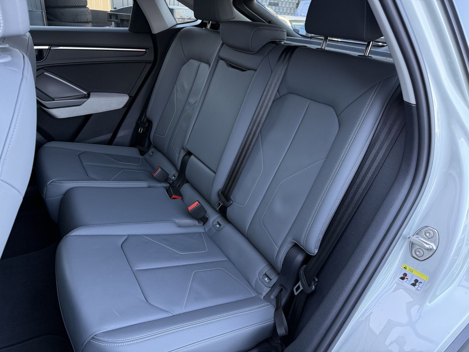 Fahrzeugabbildung Audi Q3 45 TFSI e S-Line Black NAV+LED+360°+20ZOLL+PP
