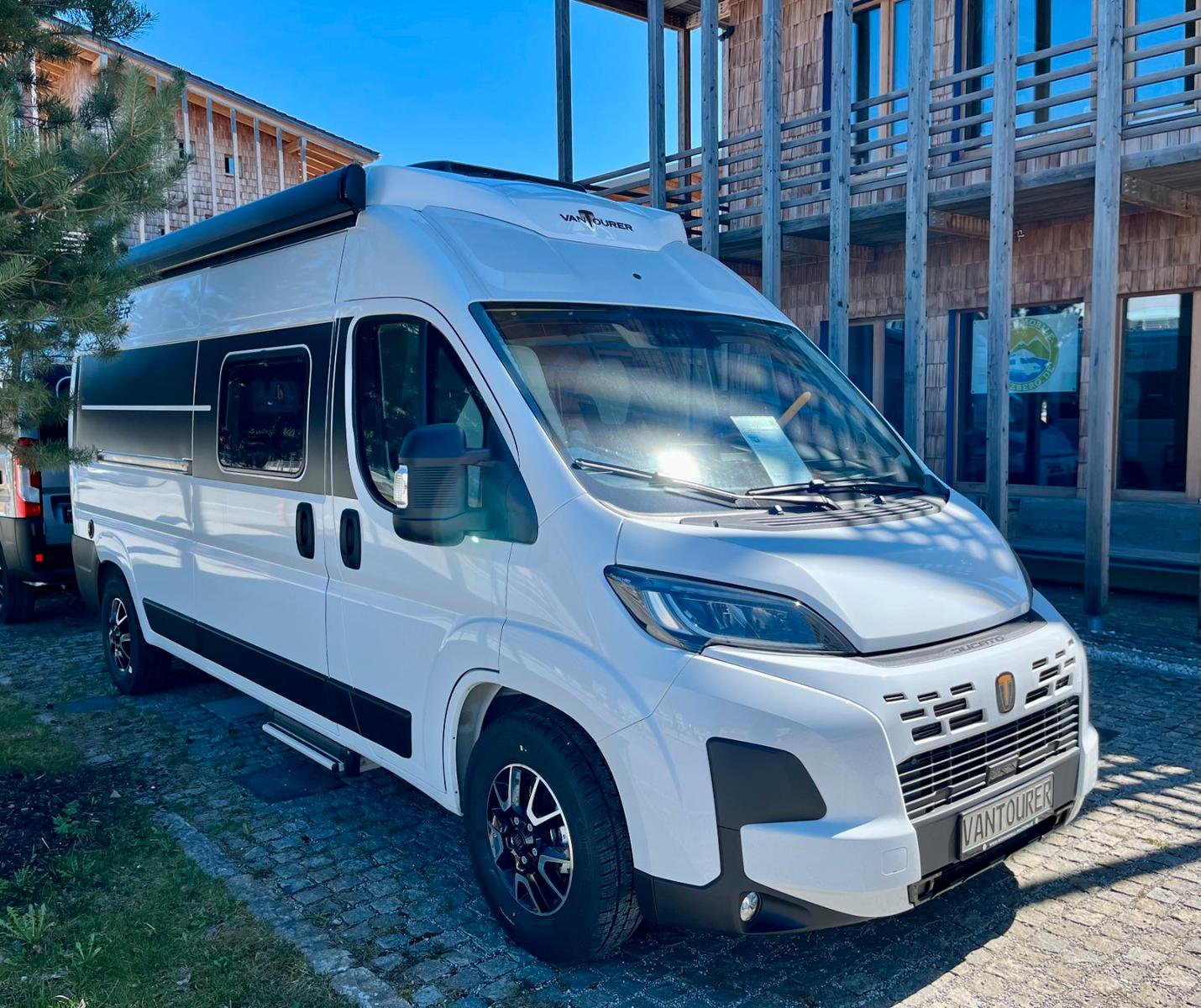 VANTourer 600D GO! Voll-LED & Aufstelldach/Dach-Paket