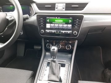 Skoda Superb Combi 2,0 TDI DSG Style Navi LED AHK Stan