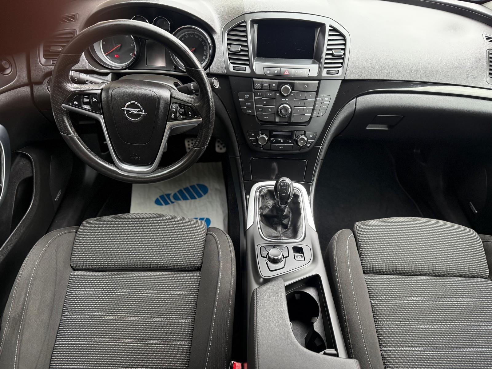 Opel Insignia 2012 — interior