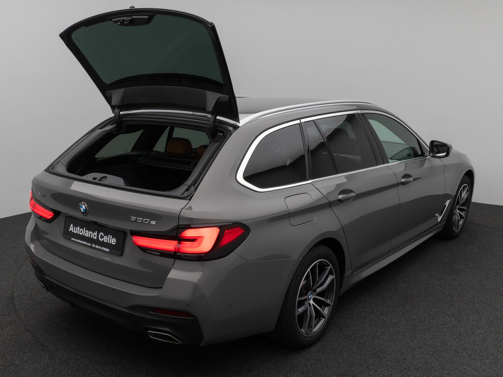 Fahrzeugabbildung BMW 530e xD M Sport HUD DAB Laser HiFi AHK Komfort