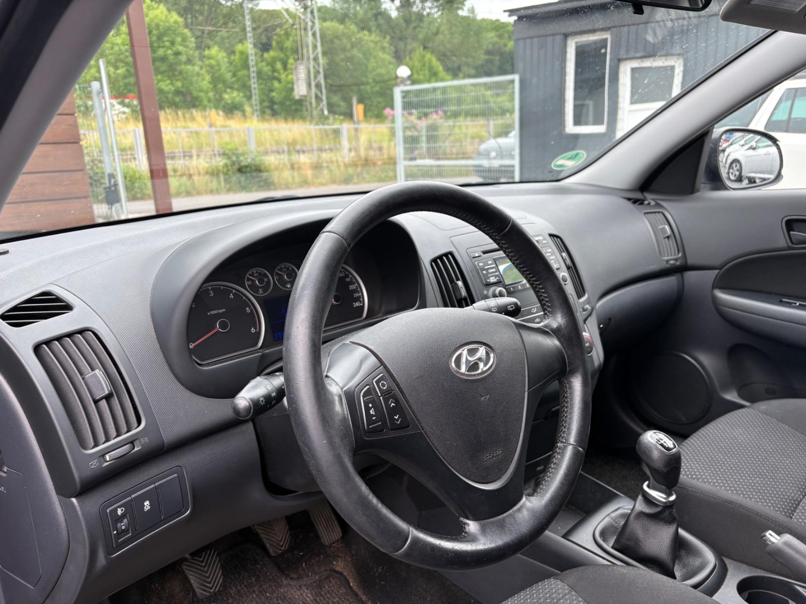 Hyundai i30 2012 — photo 9