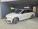 Skoda Octavia Combi RS 2.0 TSI Navi LED AHK 19 Zoll  - Skoda Octavia 1Z mit Benzin-Antrieb