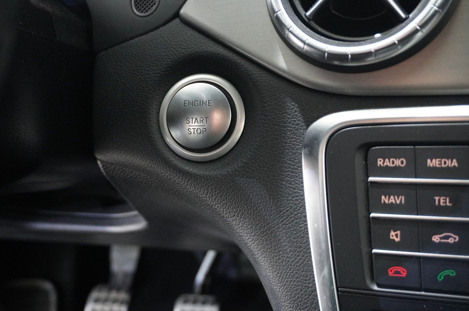 Fahrzeugabbildung Mercedes-Benz CLA 180 COUPE AMG LINE NAVI/LED/SPORT/TEMP./AMG