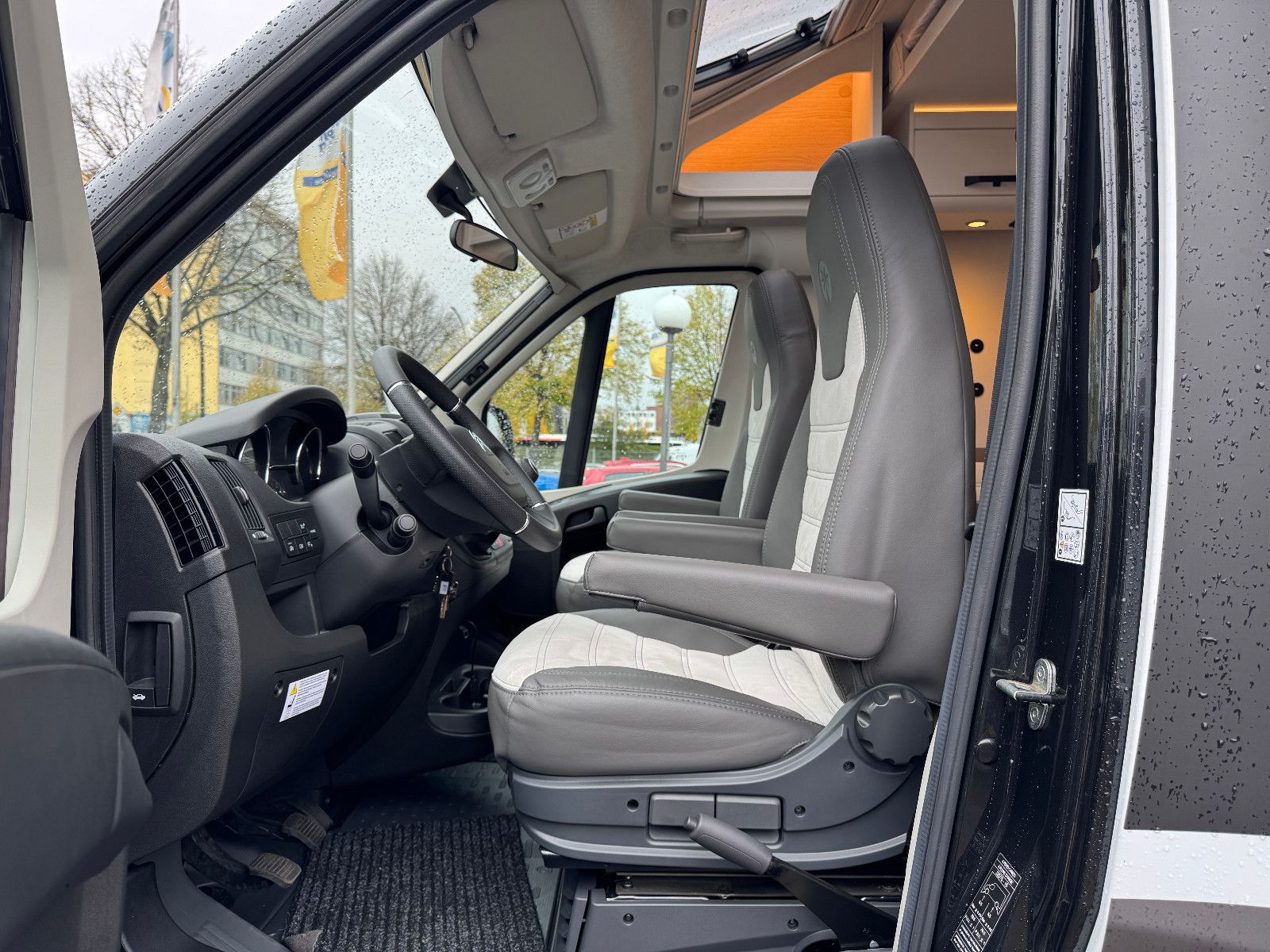 Fahrzeugabbildung Sunlight ADVENTURE EDITION T 68 1HAND KEIN MIETER HUBBETT