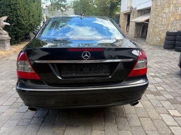 Mercedes E 320 - 11
