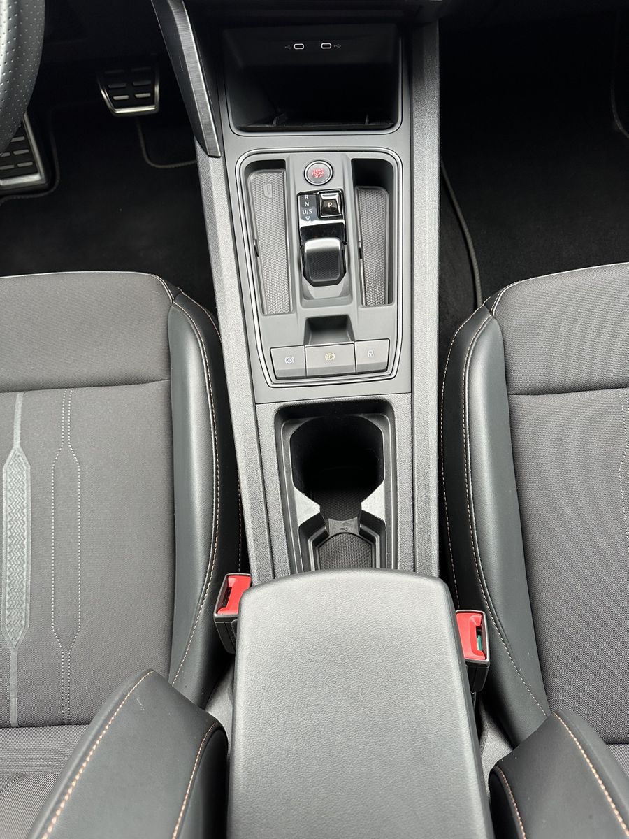 Fahrzeugabbildung CUPRA Leon Sportstourer 1.4 e-Hybrid NAV+LED+VCOCK+AHK