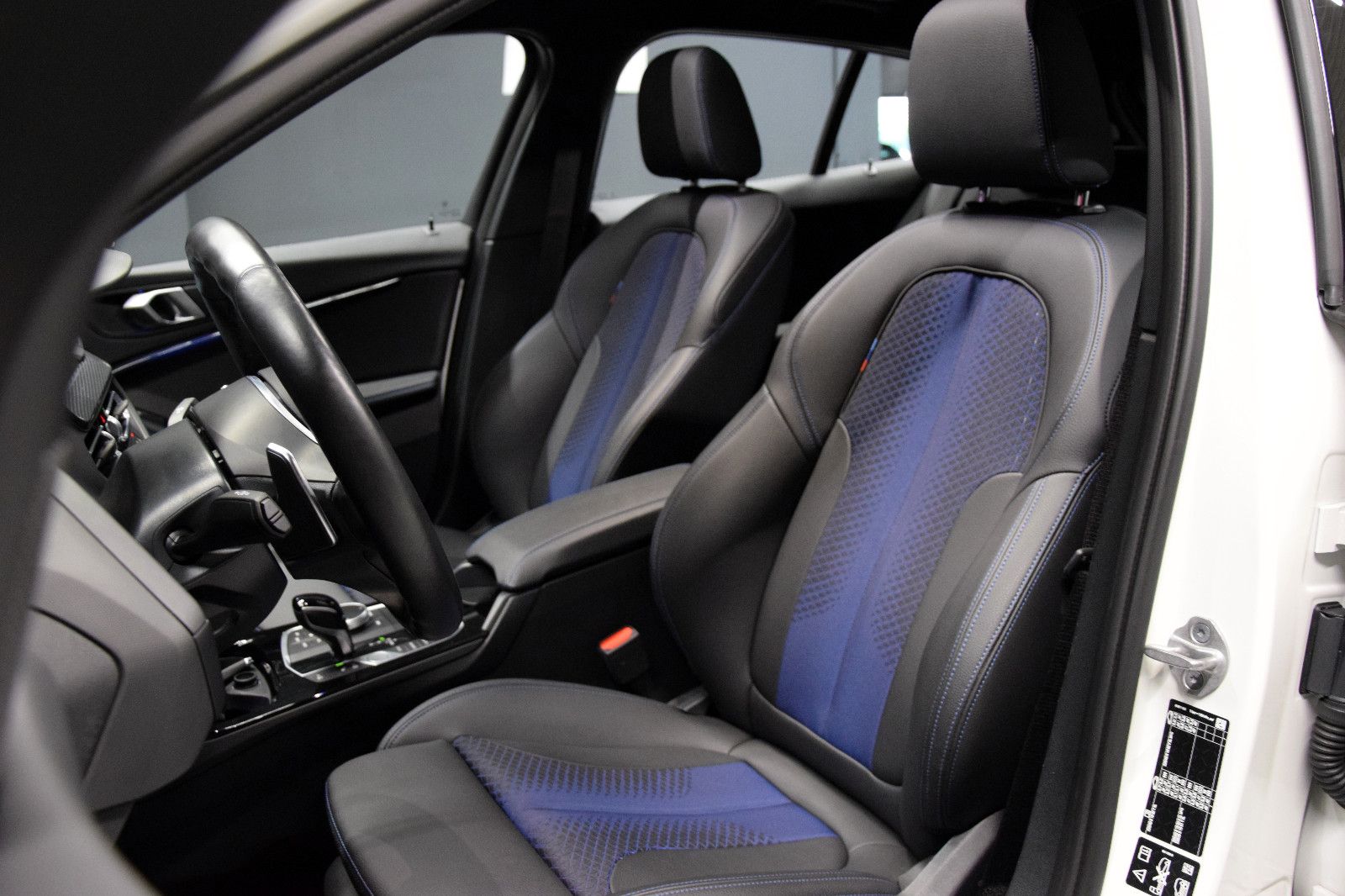 Fahrzeugabbildung BMW M135 i xDrive Panorama ACC harman/kardon HeadUp