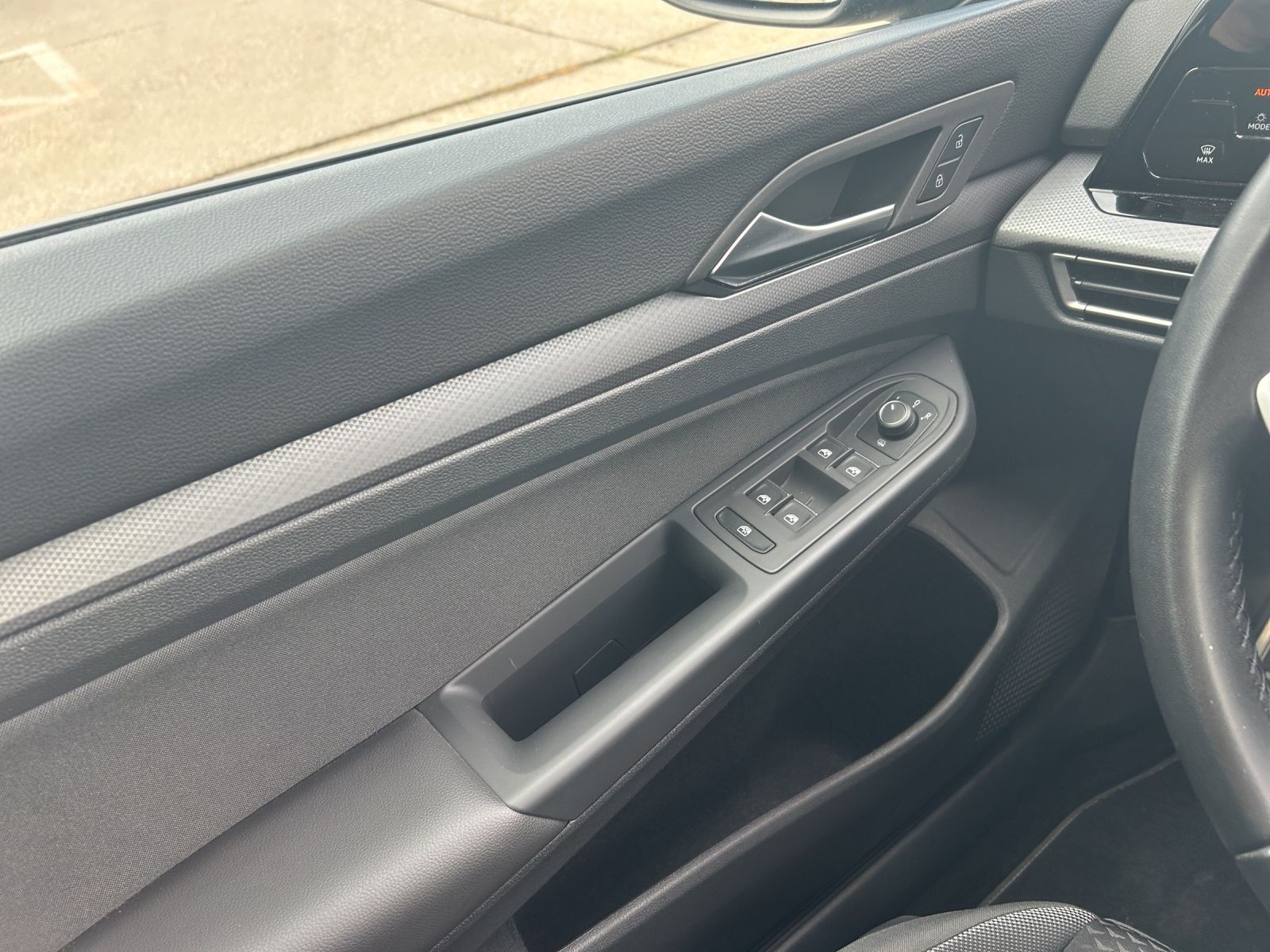 Fahrzeugabbildung Volkswagen Golf VIII Variant Active eTSI LED Navi ACC