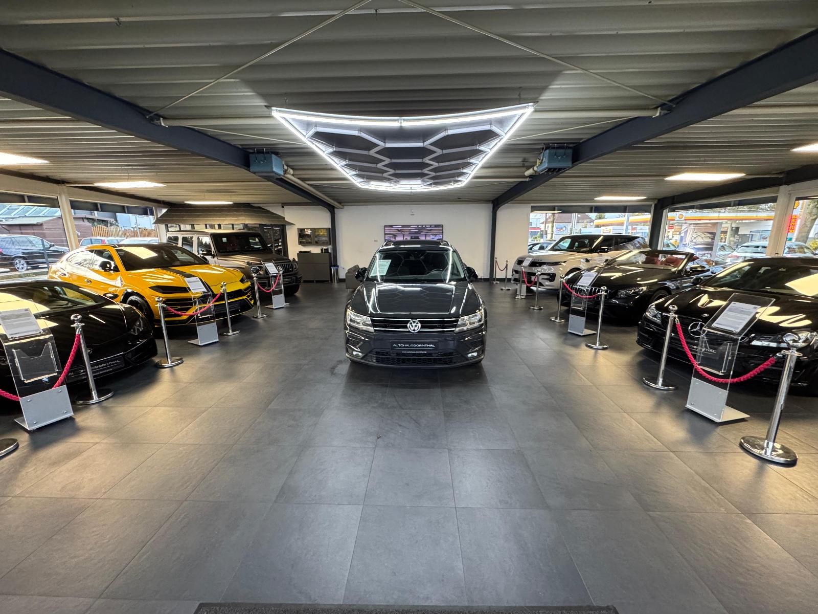 showroom-image-bottom