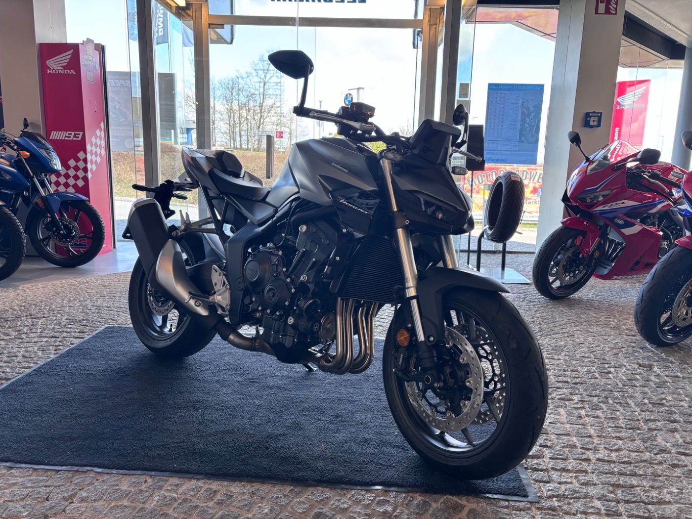 Fahrzeugabbildung Honda CB 1000 Hornet Lenkerendspiegel, Soziusabdeckung