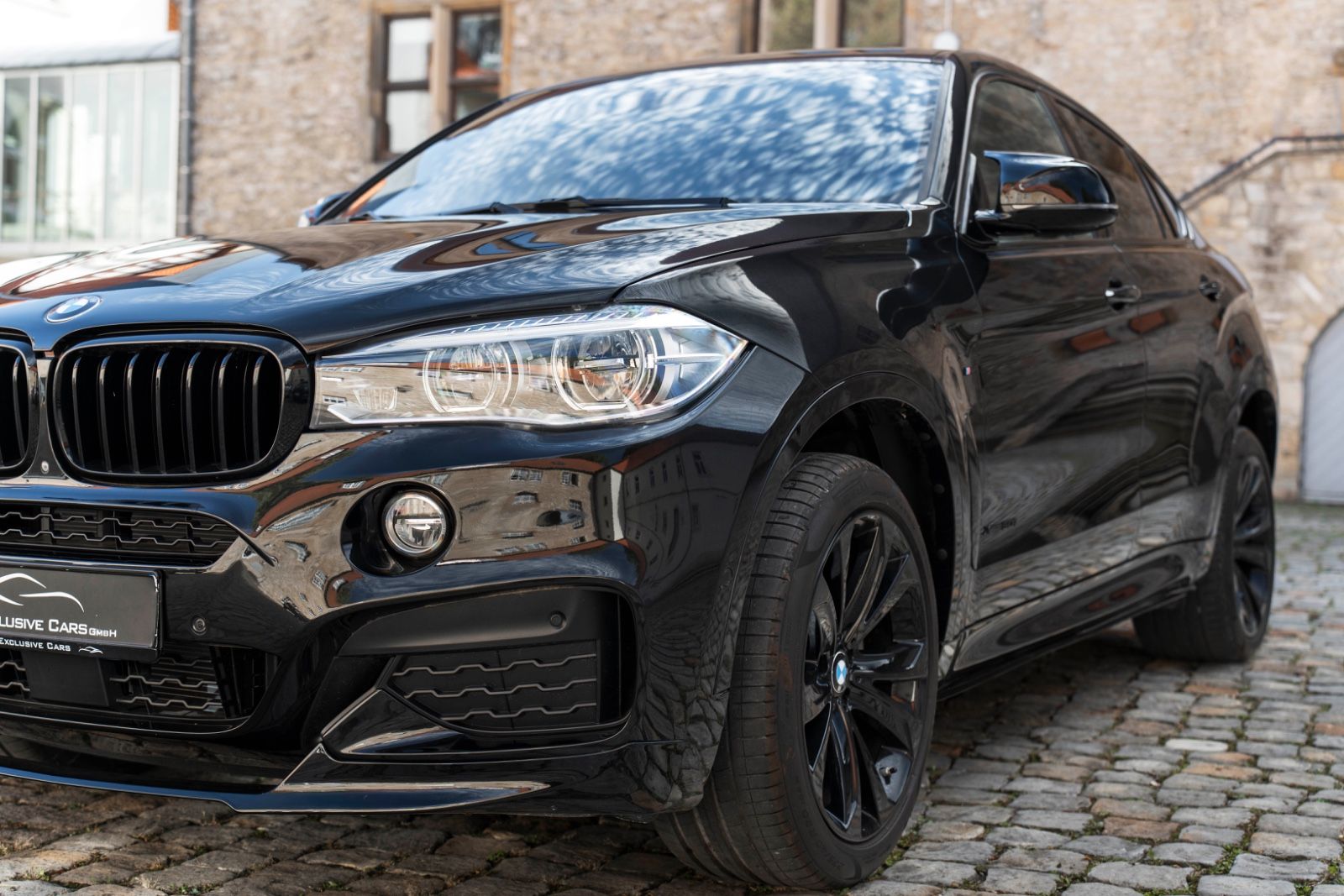 Fahrzeugabbildung BMW X6 xDrive50i M-SPORTPAKET 360° H&K ACC HUD TOTW