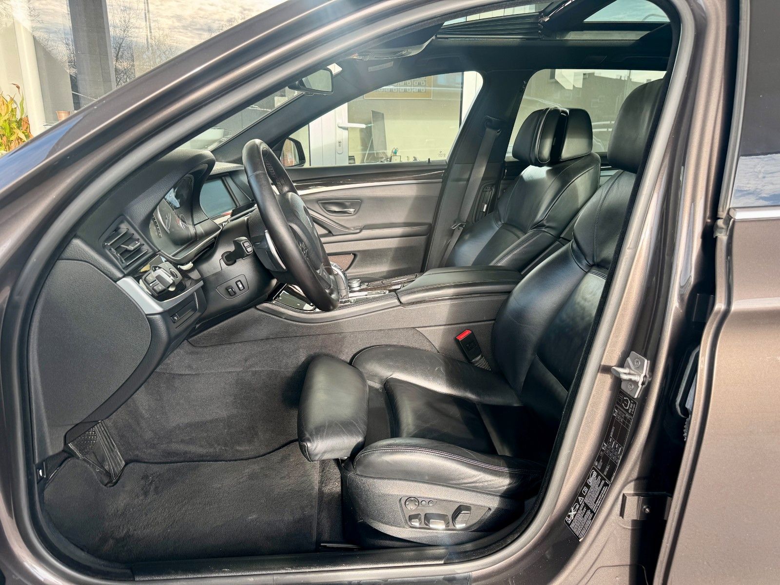 Fahrzeugabbildung BMW 535 d xDrive Touring Leder/Panorama/Navi/HUD