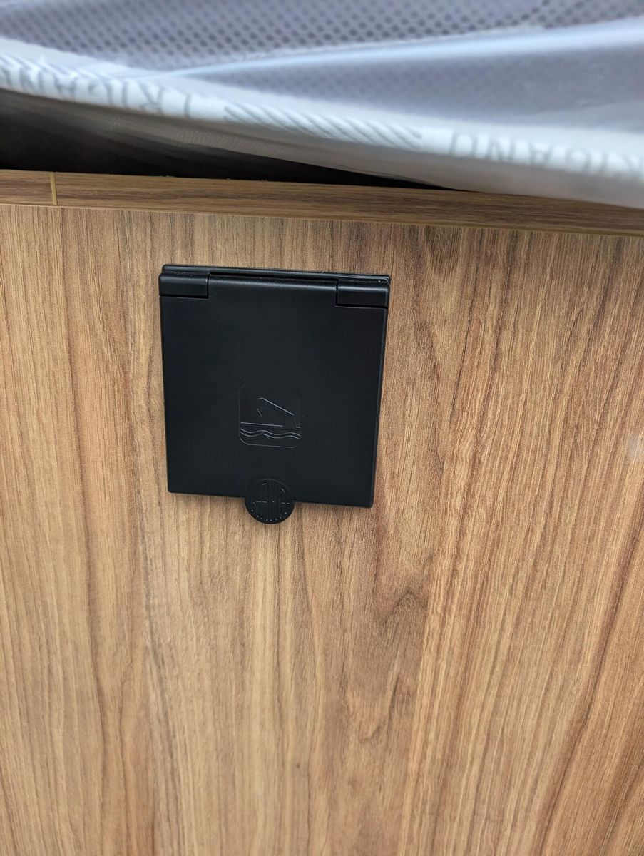 Fahrzeugabbildung Karmann Dexter 4x4 DE 560 AW 170 PS, AHK, RFK Tageszu.