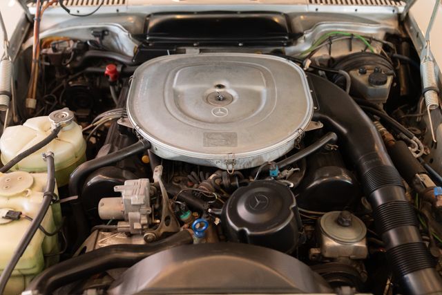 Fahrzeugabbildung Mercedes-Benz SL 560 W107 Cabrio, matching numbers