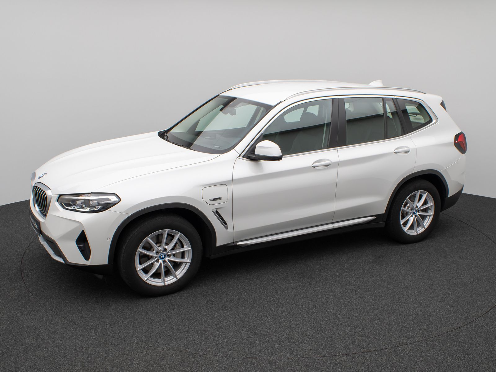 Fahrzeugabbildung BMW X3 xD30e Kamera HUD DAB Lenkrhzg Alarm AHK Sport