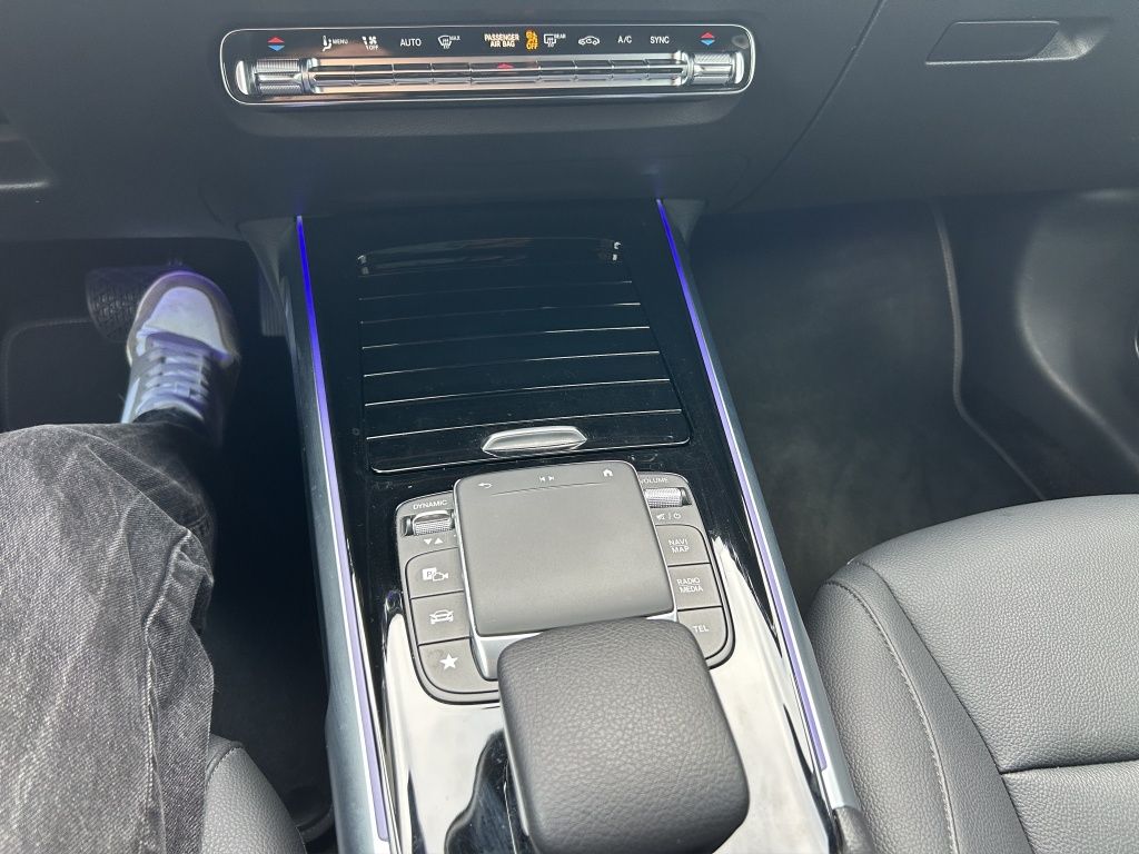 Fahrzeugabbildung Mercedes-Benz GLB 200 Night Paket*MULTIBEAM LED*360*AppleCarPl