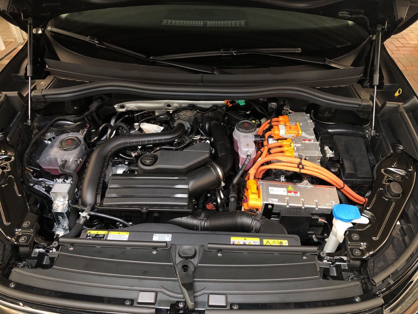 Fahrzeugabbildung Volkswagen Tiguan TSI 150 kW Elegance 1.5 eHybrid DSG AD AH