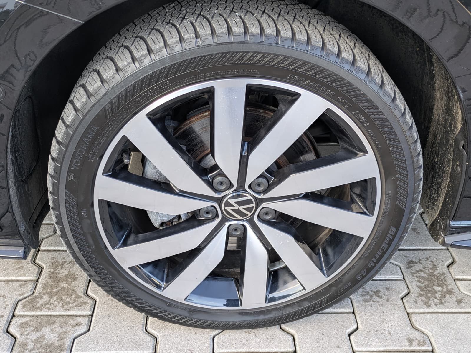 Fahrzeugabbildung Volkswagen Touran 2.0 DSG R-Line High. Pano 7-Si IQ.Dri AHK