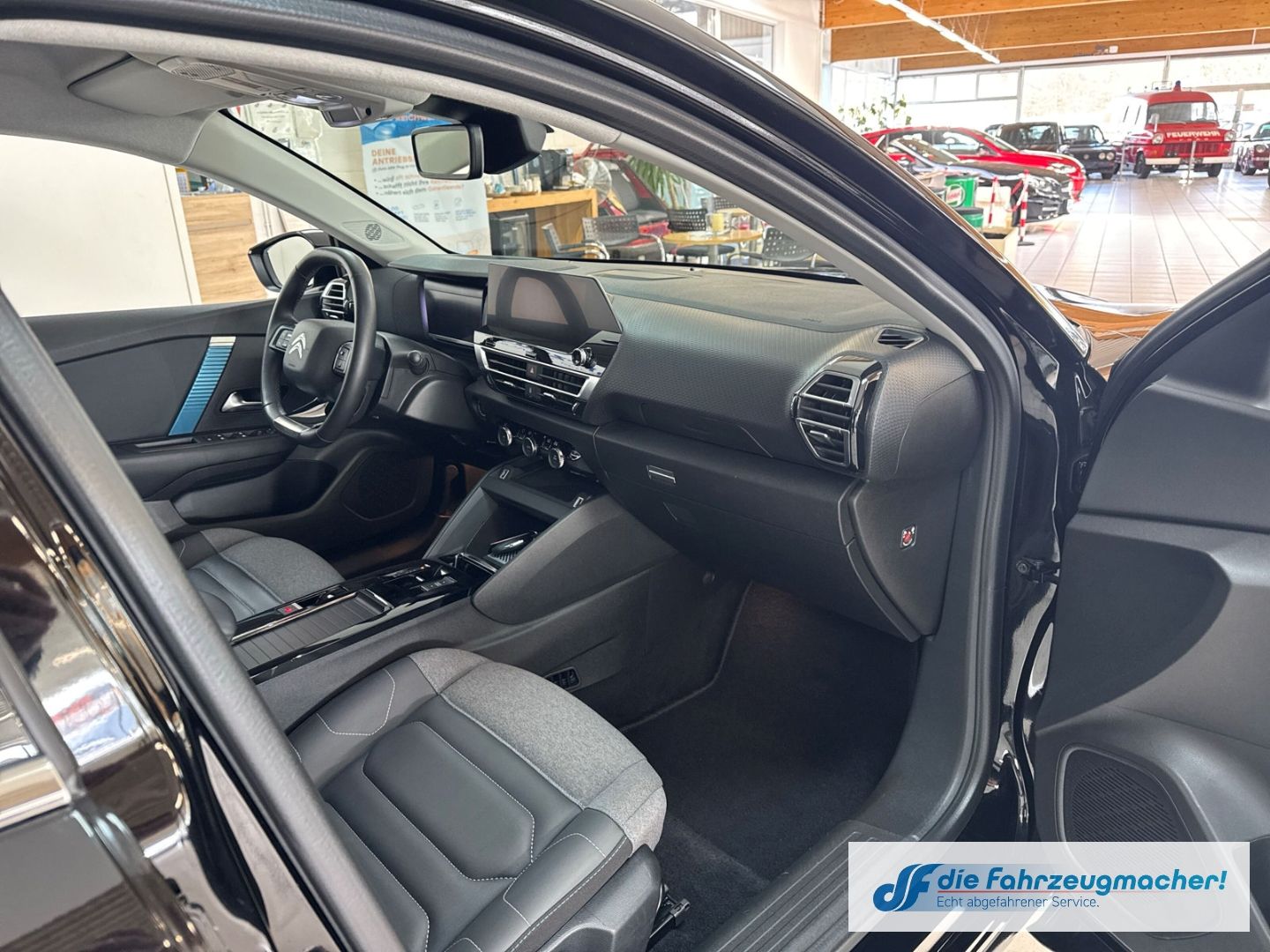 Fahrzeugabbildung Citroën C4 E- Shine HUD Navi 360 Kamera LED Apple CarPla