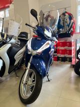 Honda SH 300 Scooter - HONDA SH 300