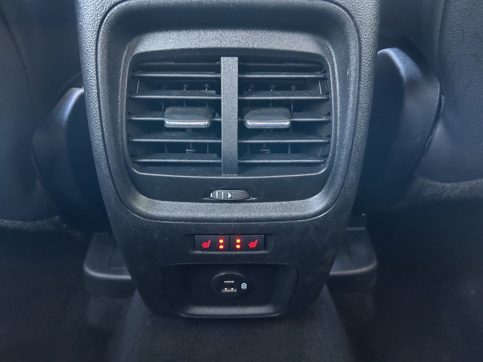 Fahrzeugabbildung Ford Kuga 1.5 EcoBoost ST-Line X/LED/SHZ/SNYC3-NAVI/