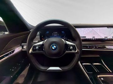BMW 750 - 12