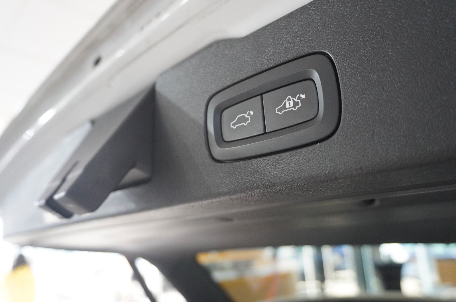 Fahrzeugabbildung Volvo V60 Kombi  MOMENTUM PRO NAVI/LED/KAMERA/SHZ/DAB+