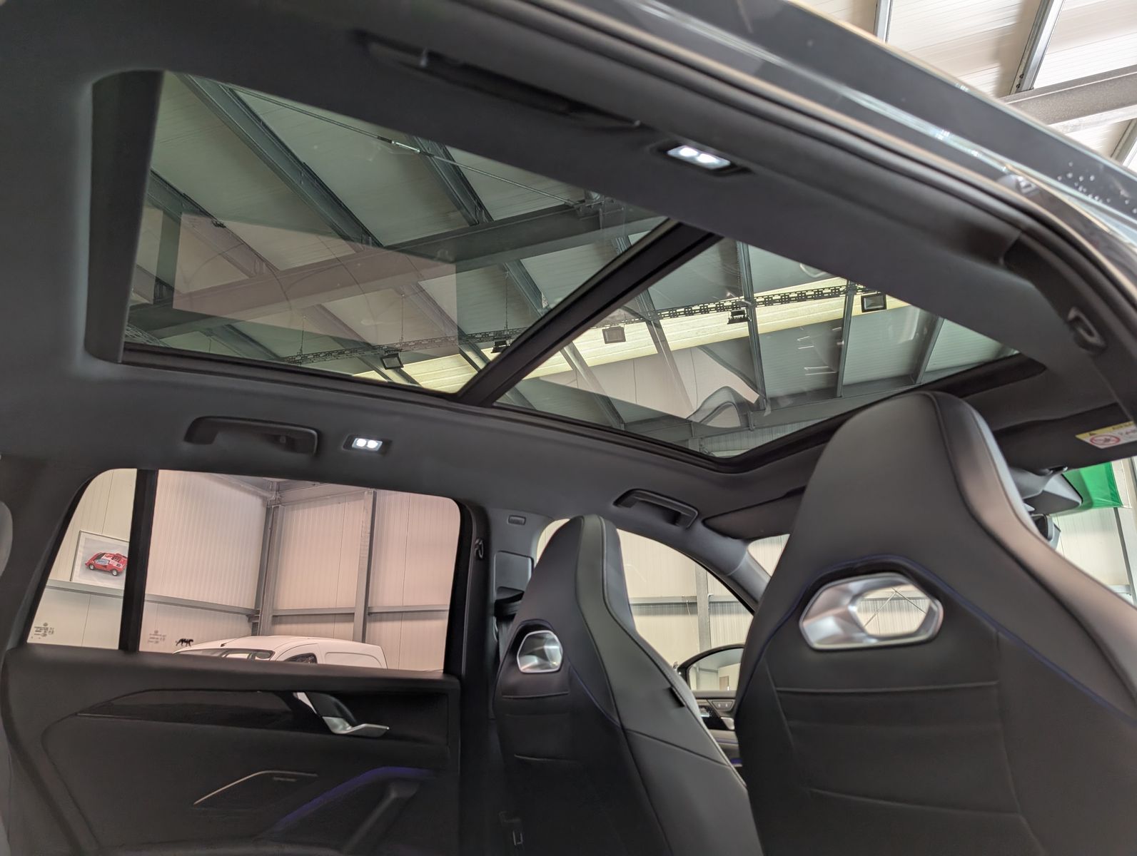 Fahrzeugabbildung Volkswagen Tiguan 2.0TDI R-Line 4M Pano H/K AHK Matrix 20"