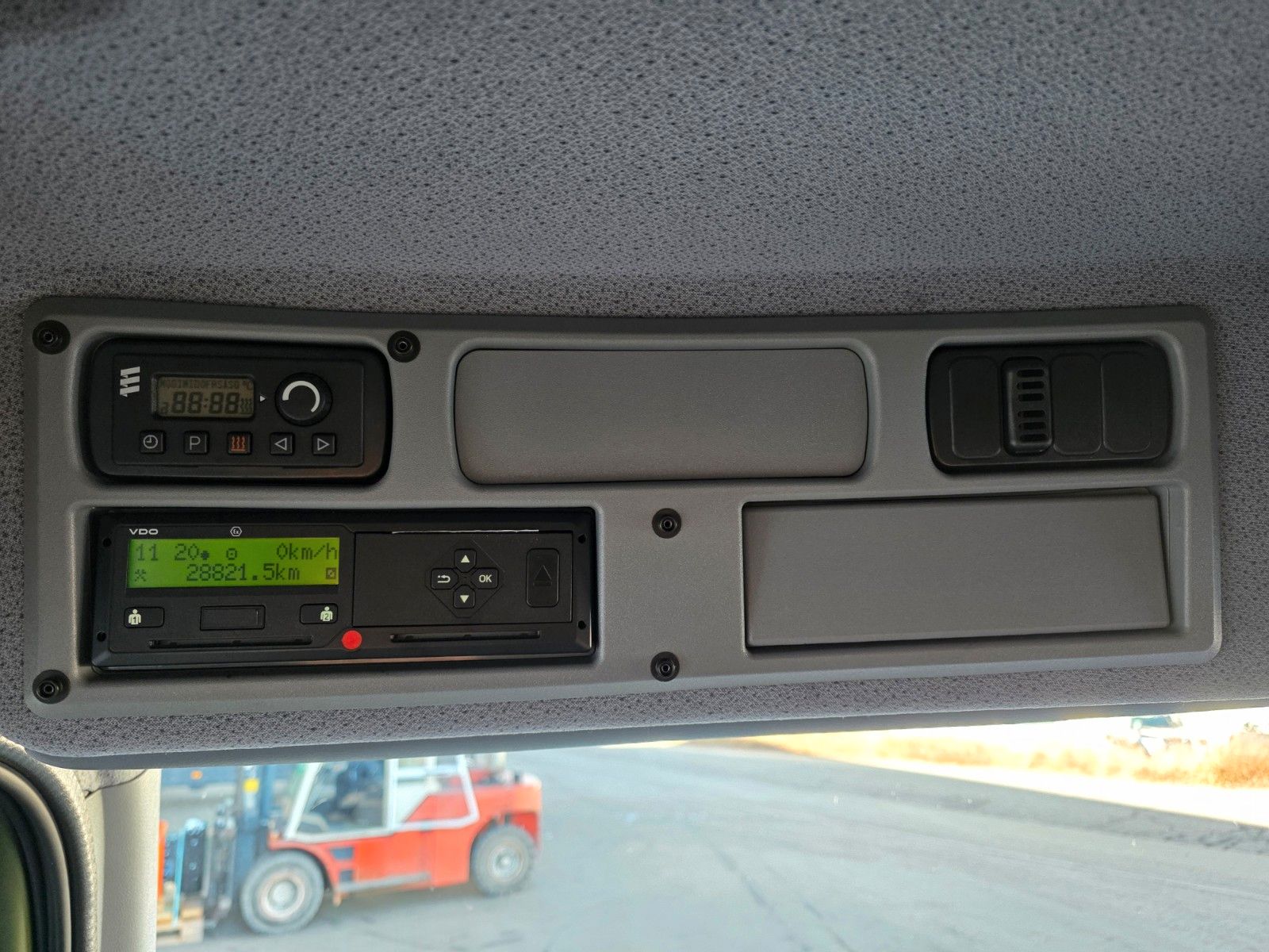 Fahrzeugabbildung Mercedes-Benz Axor 1829 A 4x4 Klima Standheizung 3 Sitze