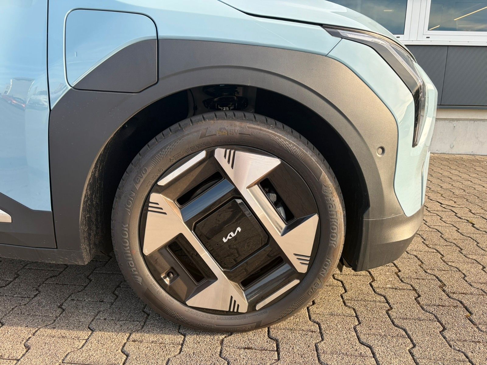 Fahrzeugabbildung Kia EV3 81.4 EARTH WIC BUS DG UP DW 19Z SD - mit KI generiert/bearbeitet