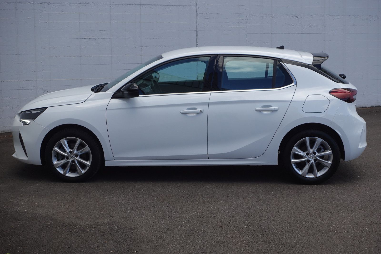 Fahrzeugabbildung Opel Corsa 1.2T Elegance Automatik Navi,Kamera,PDC,SH