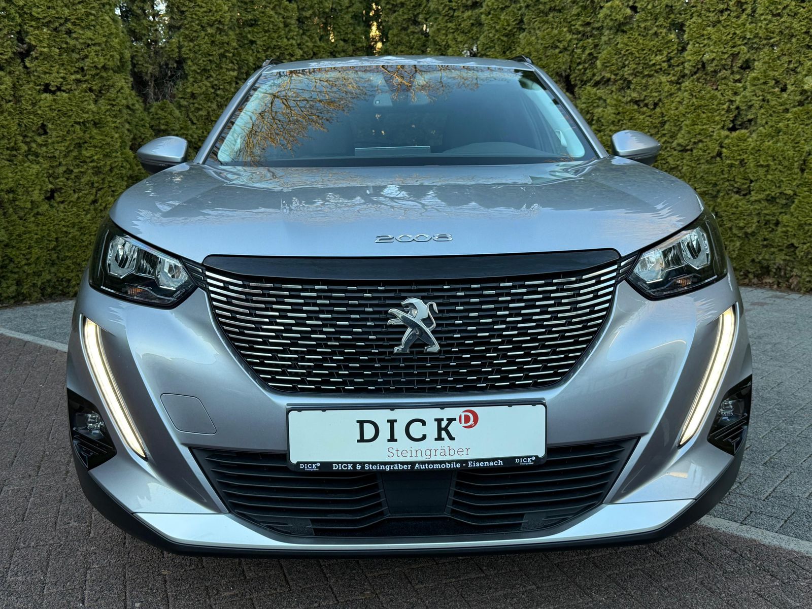 Fahrzeugabbildung Peugeot 2008 1.5 BlueHDI Allure Pack LED+NAV+SHZ+KAM+DAB