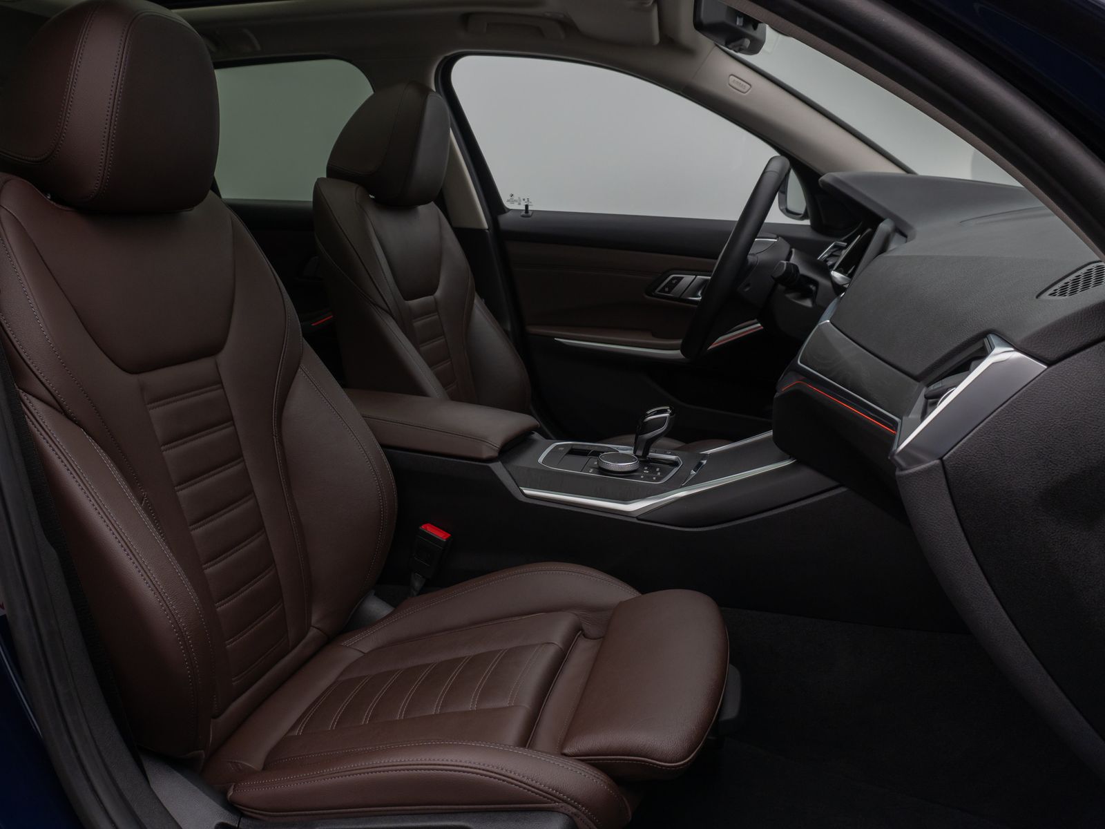 Fahrzeugabbildung BMW 330e Sport Line Panorama HUD DAB HiFi PDC Alarm