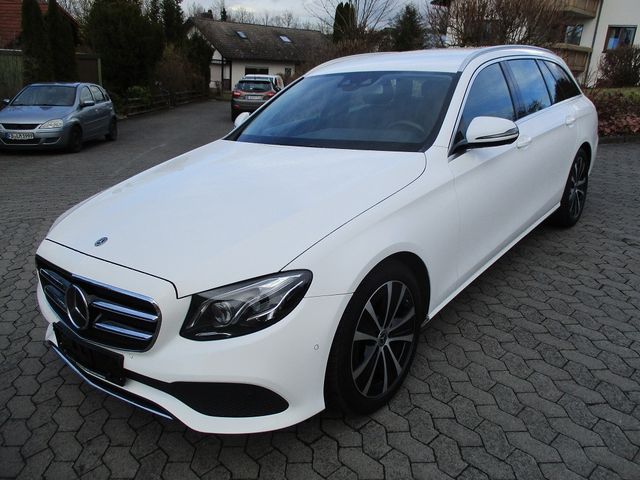 Mercedes-Benz E 220 d+Vollleder+Standheizung+LED+AHK