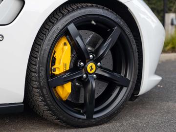2021 Ferrari GTC4LUSSO — миниатюра 17