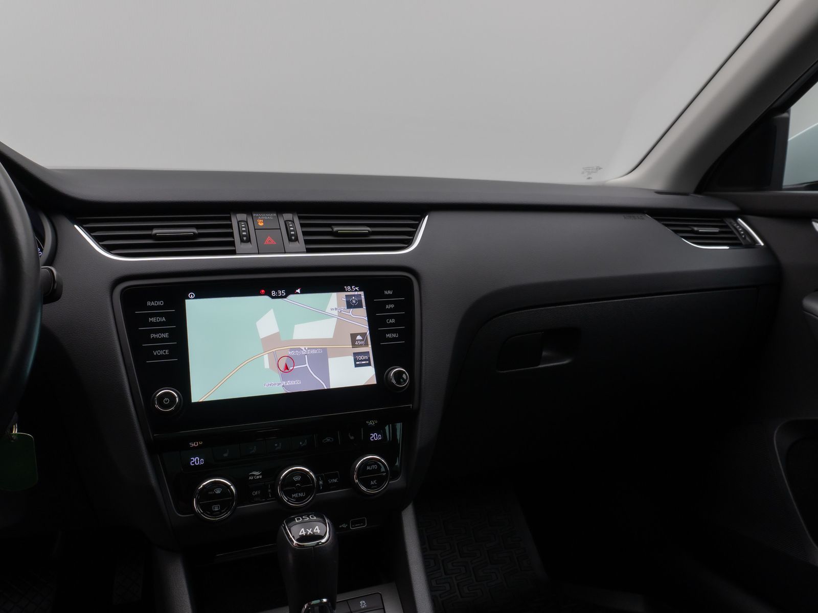 Fahrzeugabbildung SKODA Octavia Combi Clever 4x4 Aut. Panorama AHK 8Fach