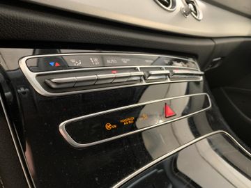 Mercedes E 220 - 12