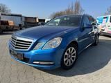 Mercedes-Benz E 200 E T-Modell E 200 CDI BlueEfficiency - Mercedes-Benz E 200 mit Diesel-Antrieb: Blau, Limousine