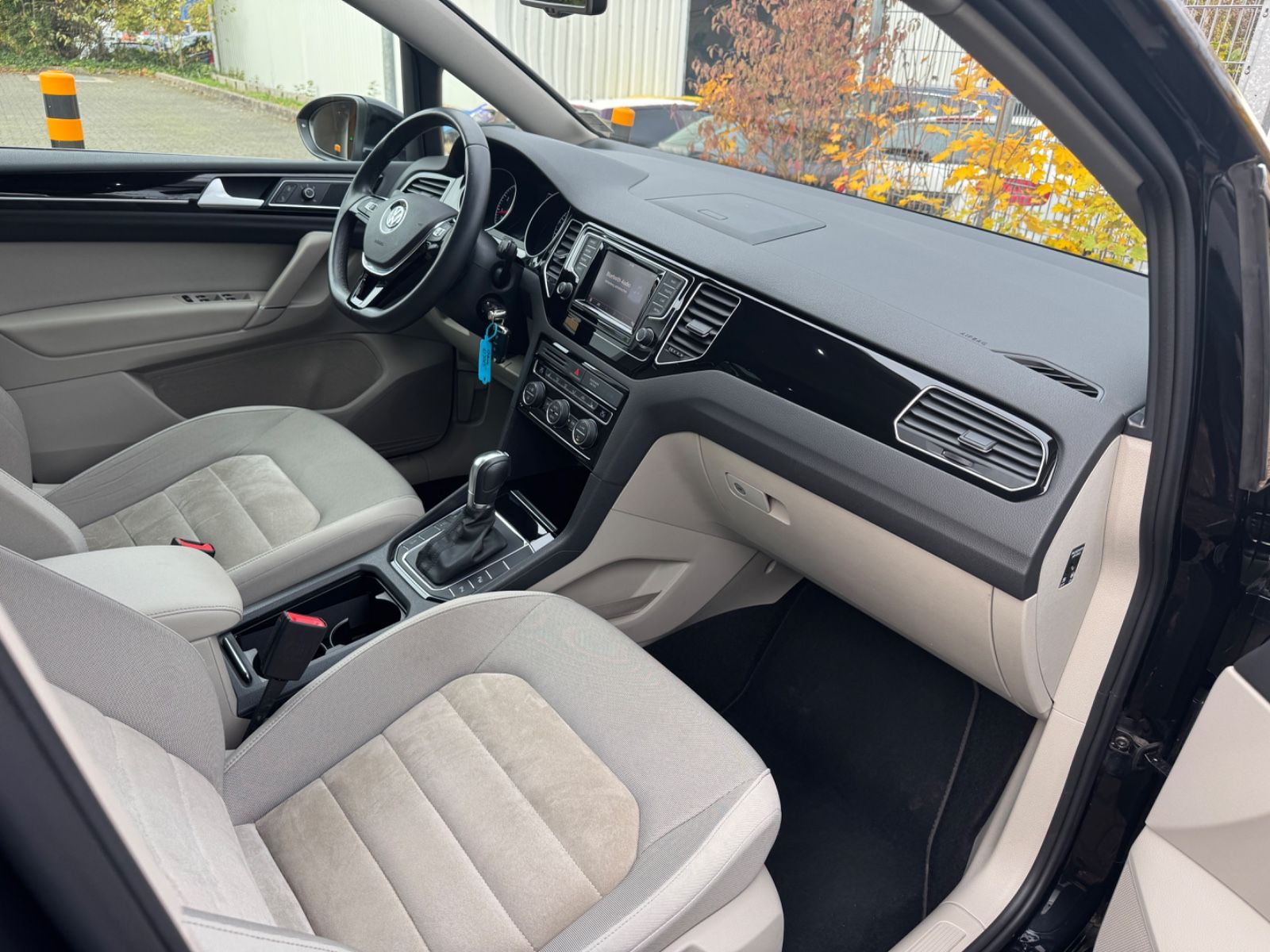 Fahrzeugabbildung Volkswagen Golf Sportsvan VII Highline Panorama+Navi+Xenon