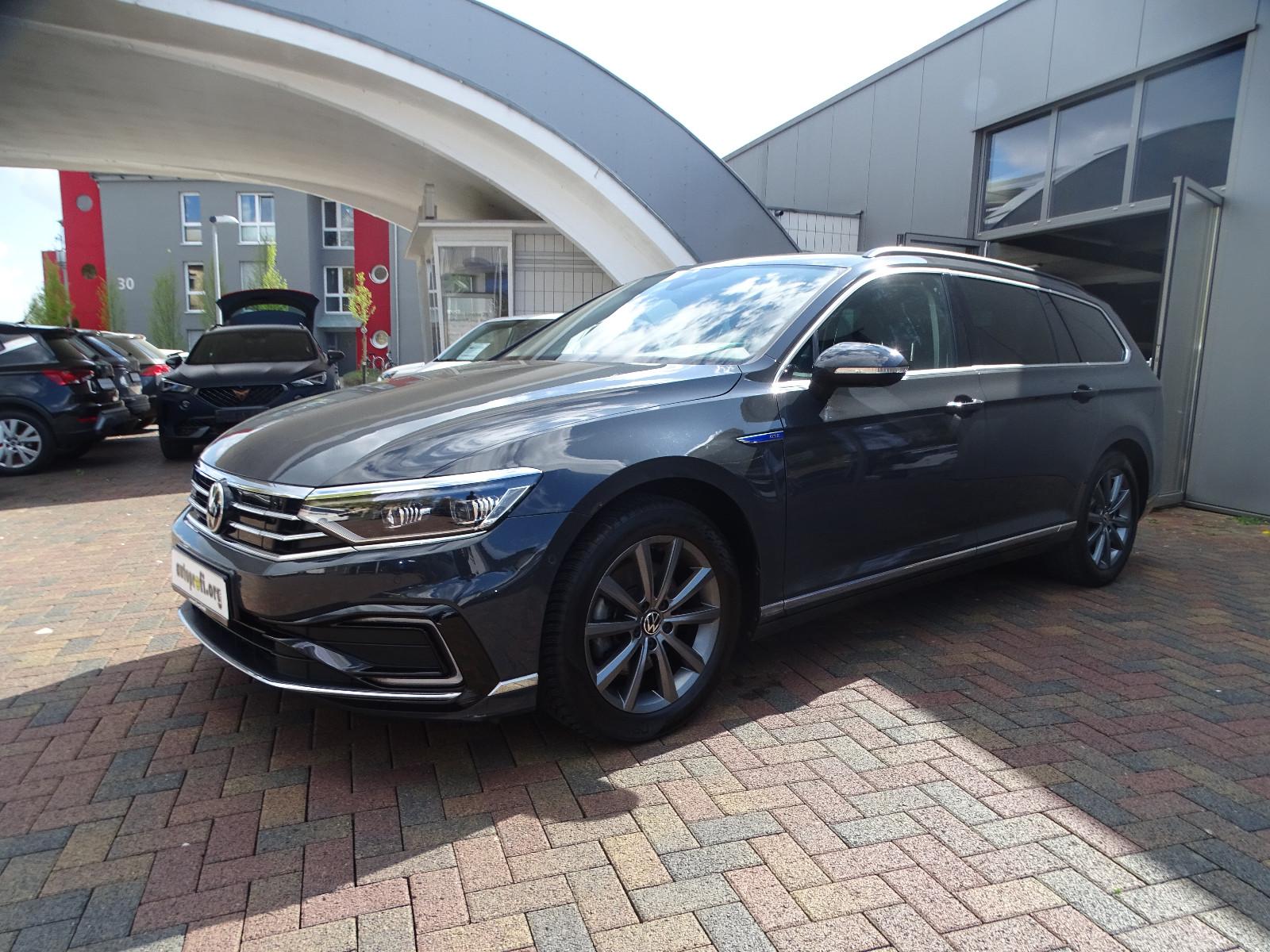 Volkswagen Passat Variant GTE "ACC/AHK/SHZ/LED/RFK"