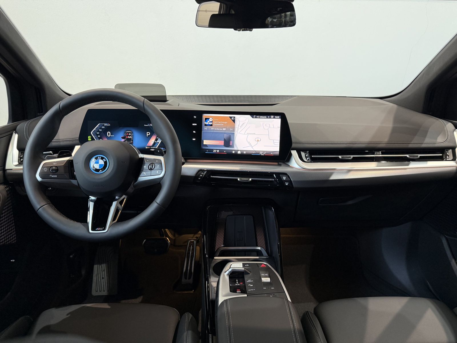 Fahrzeugabbildung BMW 225e xDrive *Komfortzugang *Sportsitze *Head-Up