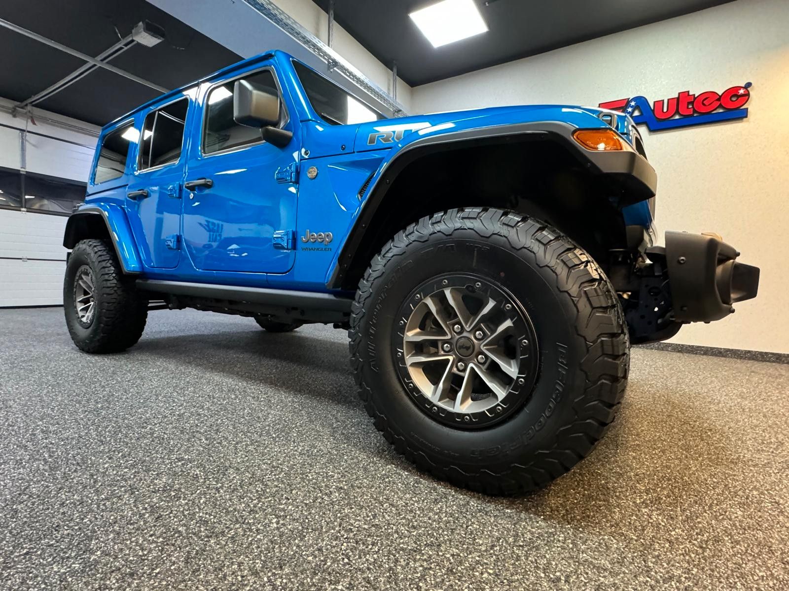 Fahrzeugabbildung Jeep RUBICON 392-6.4L HEMI V8-RECON 35"-STEEL BUMPER