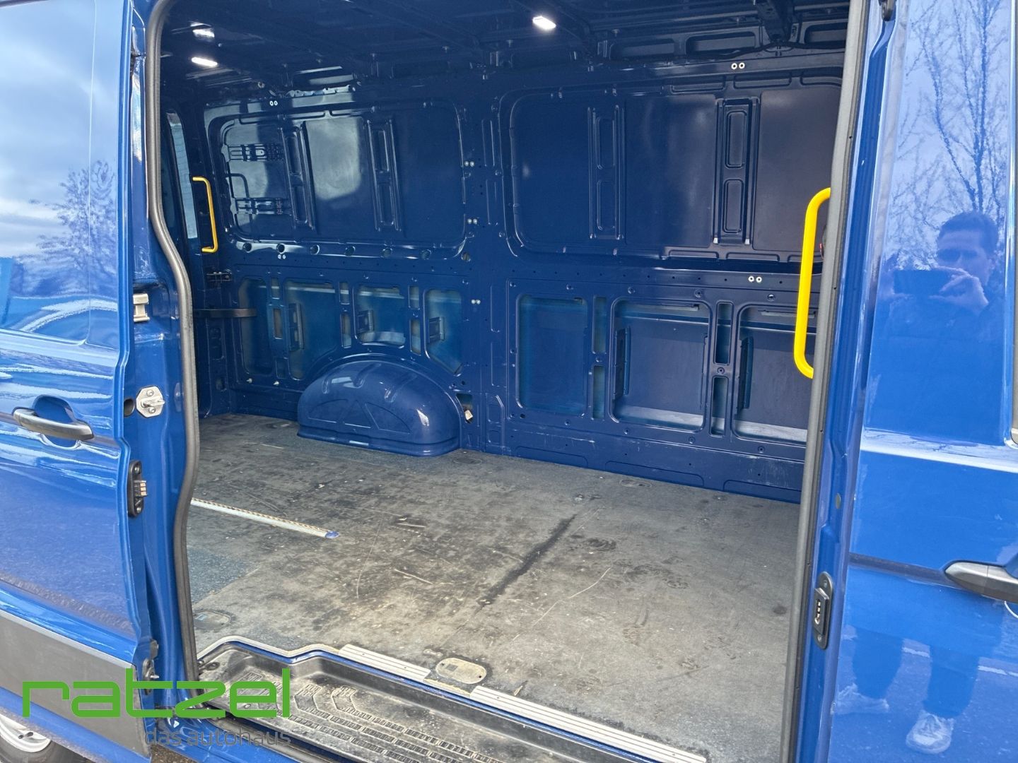 Fahrzeugabbildung Volkswagen Crafter Kasten 35 2.0 TDI L2H1 ML Navi AHK Stand